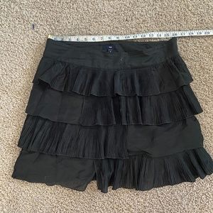 Flirty Gap Ruffle Gray skirt size 10